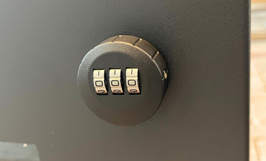 3桁の数字を合わせるタイプのダイヤル錠