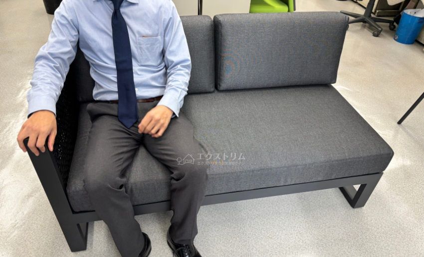 大人2人でもゆったり座れるほどの座面