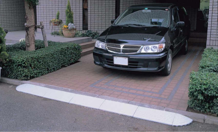 樹脂製の段差解消プレート